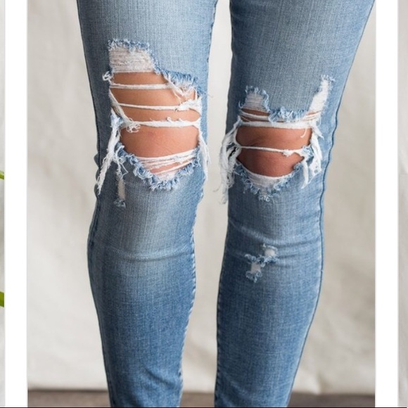 ✨NWT. Sneak Peek Destroyed Skinny Jeans - Picture 5 of 5